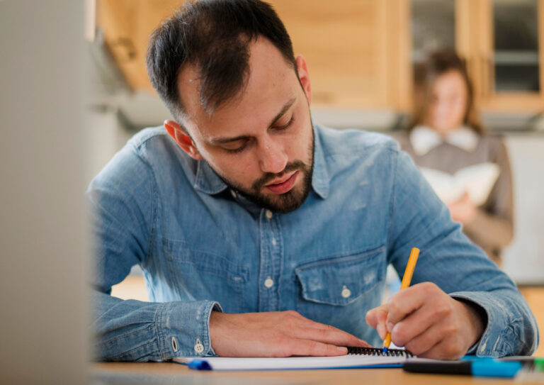 Aluno fazendo o Toeic